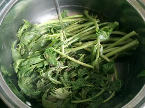 在放凉水里过一下