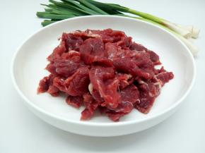 牛肉横着切薄片，蒜苗5根，