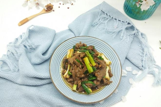 美味小炒-牛肉炒蒜