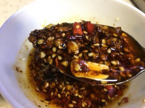 趁热油搅拌均匀待用