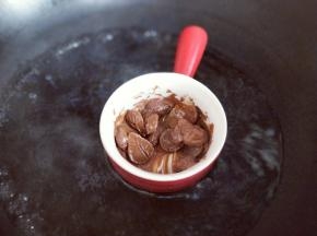 巧克力隔水融化。(做汽车车窗用)