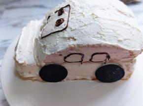 再用奥利奥饼干做车轮。