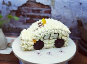 之后再把剩下的奶油，裱花袋装入5号裱花嘴，再装入打发的奶油，裱花即可。