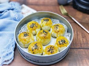 凉后装入盒子中，密封好，尽快吃完。