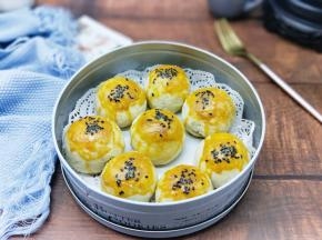 凉后装入盒子中，密封好，尽快吃完。