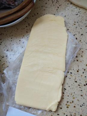 放在面片上放三分之二处