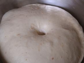 揉好的面团室温发酵