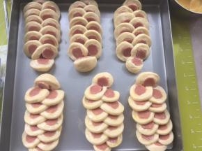 盖保鲜膜二次发酵半个小时，我家里温度是28度