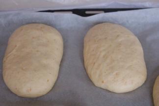 二次发酵完成，烤箱165度预热