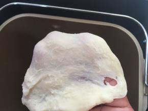 启动揉面程序，将面团揉至扩展状态