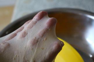 用手可以拉出大片薄膜