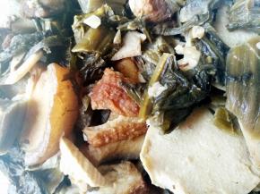 所有食材都煮入味后即可出锅装盘享用