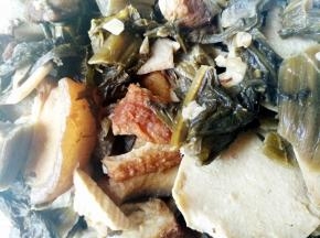 所有食材都煮入味后即可出锅装盘享用