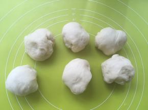 之后将面团分成6等份