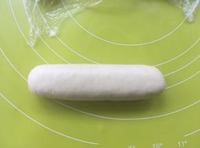 之后轻松搓均匀，放一旁盖保鲜膜