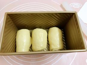 做好后放入吐司盒里