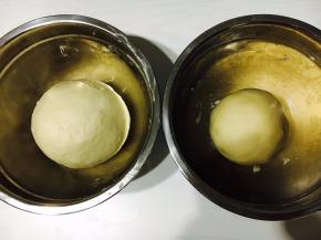 混合好光滑不沾的油皮，油酥。第一次静至30分钟！