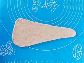 用擀面杖擀成如图形状