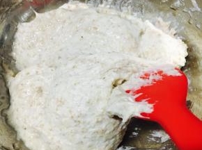 以上食材适合学厨450g土司盒一份用量.以上食材适合学厨450g土司盒一份用量.把中种面团和均匀后，覆盖保鲜膜放冰箱冷藏发酵48小时备用。