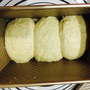 可稍稍用手心压一压。