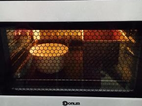 烤箱发酵模式，40分钟。最底层放一碗热热的开水，帮助发酵。「没有发酵模式，可调至30度左右发酵」