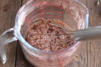 混合搅拌至无干粉状态