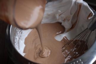 搅拌均匀勾倒入分清中翻拌！