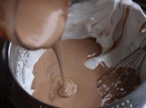 搅拌均匀勾倒入分清中翻拌！