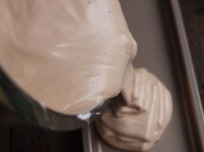 拌匀后倒入chefmade学厨 金色不粘长方形长条彩虹蛋糕裸蛋糕烘焙模具4件套