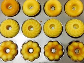 出炉后可趁热倒扣抖一抖就能掉下来了喔！