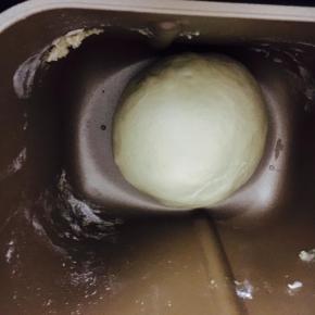 启动发酵程序30分钟「也可以用烤箱发酵法，35度，30分钟，底层放一碗热腾腾的开水帮助发酵」