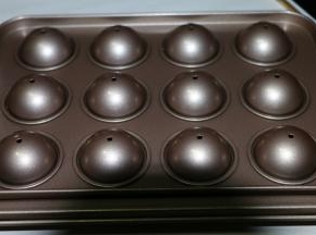 盖上盖！150度，中层.20分钟！「学厨圆形棒棒糖模具，可以盖的很严实，完全不用担心滑盖！」