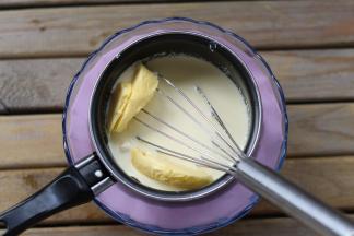 加入黄油继续搅拌至融化！