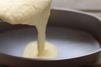 .翻拌好后倒入学厨椭圆形不沾乳酪模具。