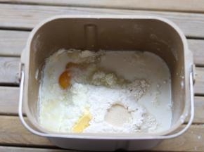 我喜欢把黄油一同放进面包桶。