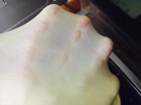 检查面团是否揉至扩展阶段，