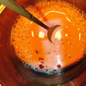 将其小火边搅拌加热煮沸关火！