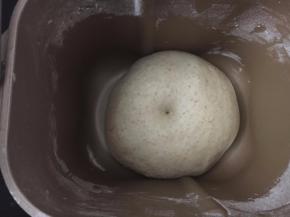 启动发酵程序30分钟！发酵至1.5-2倍大，戳洞不回缩。