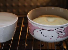 发酵至1.5倍大,戳洞不回缩.