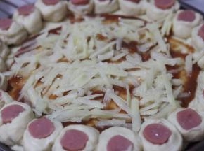 撒上一层土豆丝。