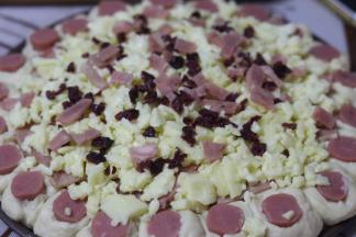 可以些火腿碎末，干果碎，都是极好的，「青椒洋葱也是不错的，但我们家小朋友不爱吃」