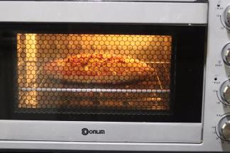 放入东菱烤立方预热190度2分钟后放入，中下层烘烤30分钟「我喜欢表面焦一些，如果你不喜欢，25分钟就足够了，」