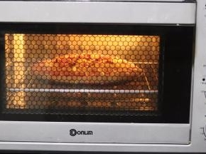 放入东菱烤立方预热190度2分钟后放入，中下层烘烤30分钟「我喜欢表面焦一些，如果你不喜欢，25分钟就足够了，」