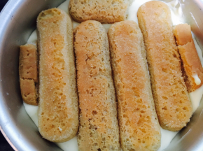 倒入慕斯糊。以此类推。