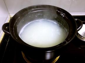 大火烧开转中火煮至粘稠。