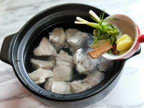 加入香料。