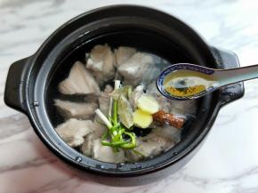 加入料酒。