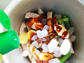 滴几滴柠檬汁（没有料酒代替）