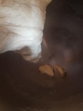 揉至扩展阶段就可以加黄油了。