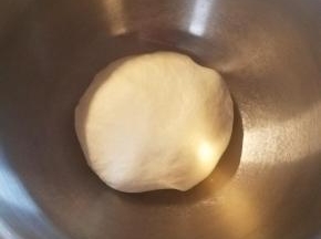 放进盆里，保鲜膜包好后一发。